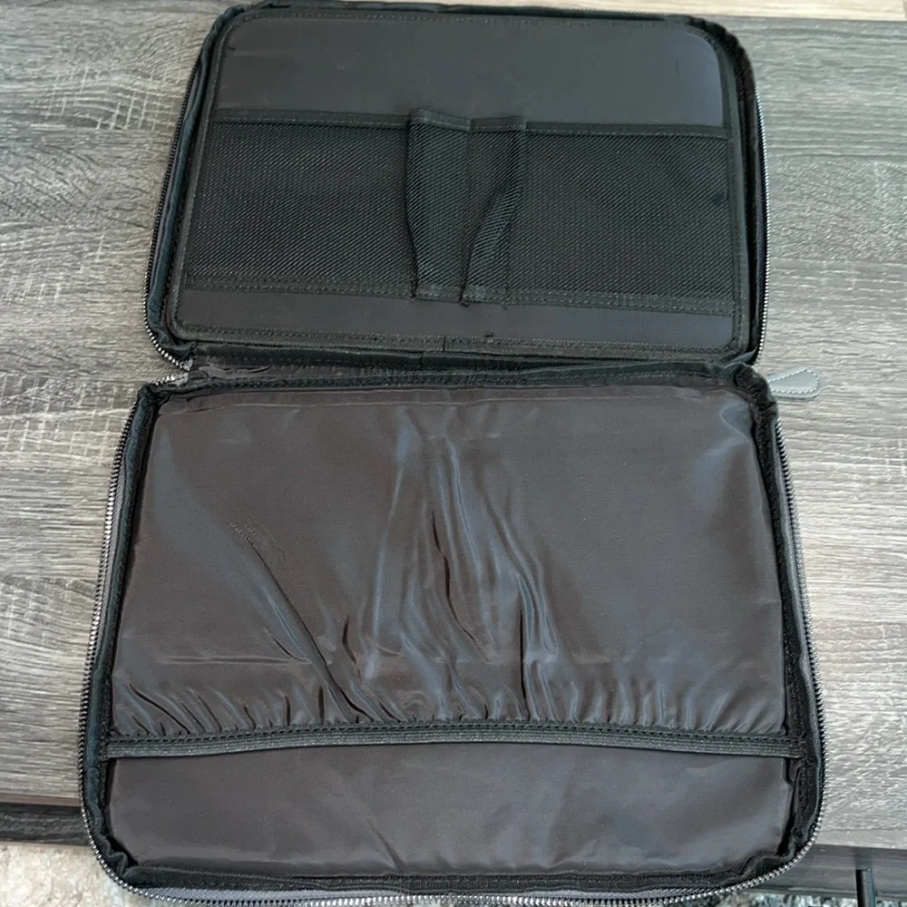 Bain x Miller tech folio. NWT